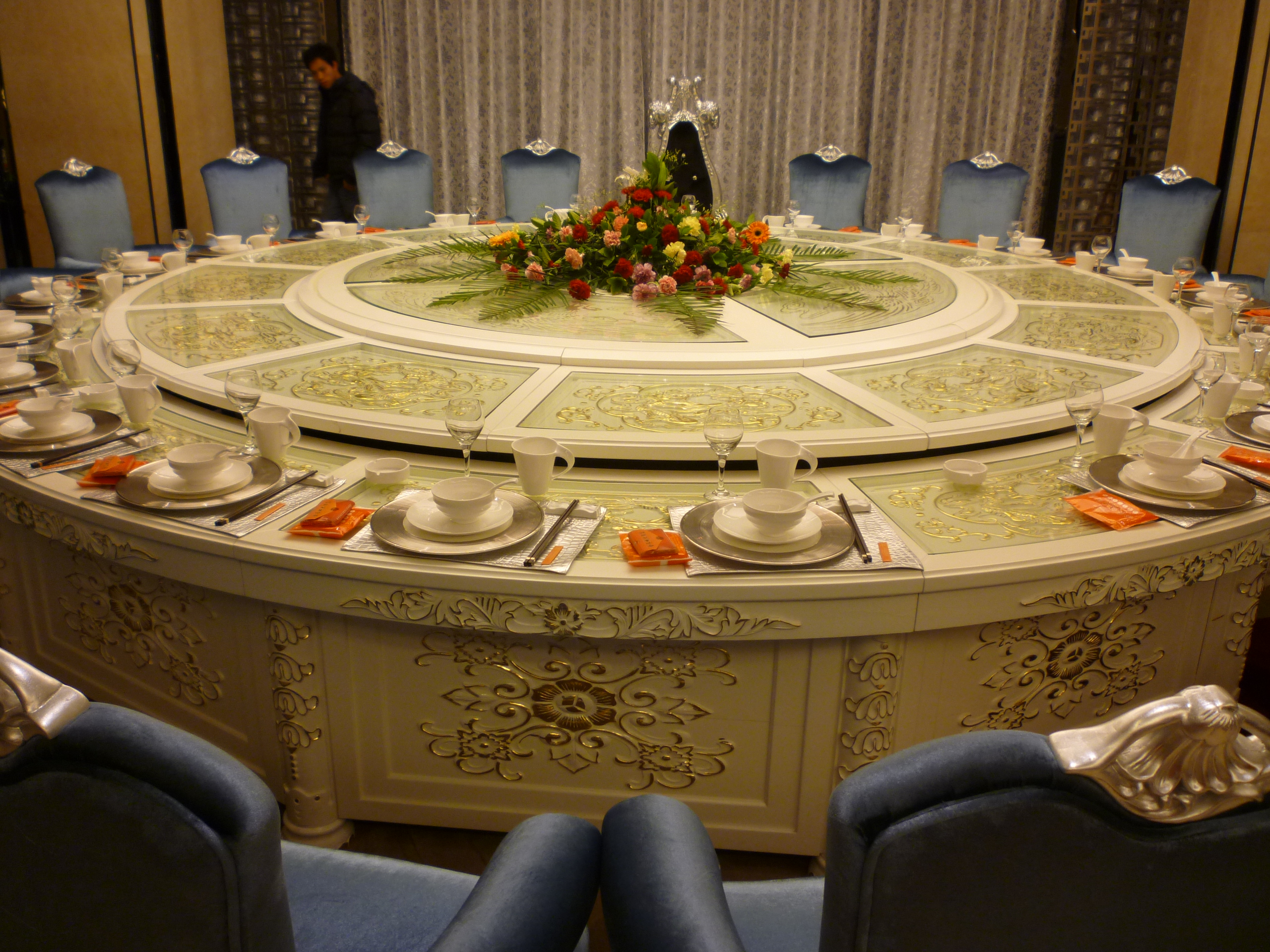 厂家供应,酒店电动餐桌,爆热卖中.